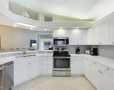 6914 Satinleaf Road N - Photo Thumbnail 10