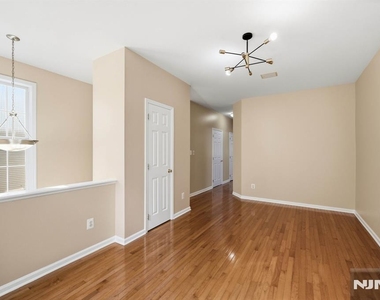 448 Hartford - Photo Thumbnail 6