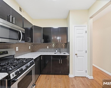 448 Hartford - Photo Thumbnail 11
