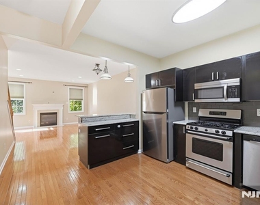 448 Hartford - Photo Thumbnail 10