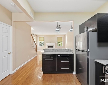 448 Hartford - Photo Thumbnail 12