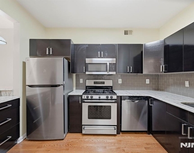 448 Hartford - Photo Thumbnail 8