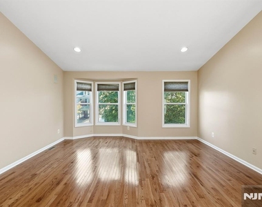 448 Hartford - Photo Thumbnail 26