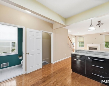 448 Hartford - Photo Thumbnail 13