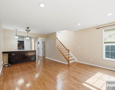 448 Hartford - Photo Thumbnail 18
