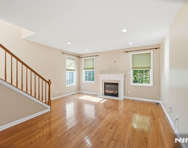 448 Hartford - Photo Thumbnail 16