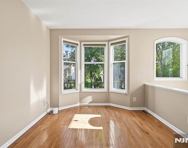 448 Hartford - Photo Thumbnail 5
