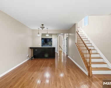 448 Hartford - Photo Thumbnail 19