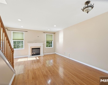 448 Hartford - Photo Thumbnail 15