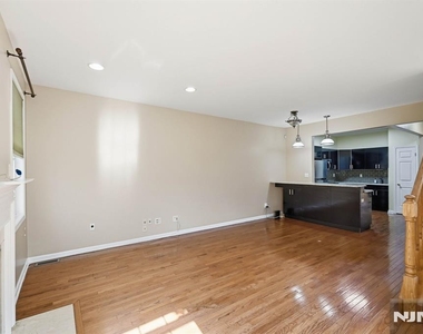 448 Hartford - Photo Thumbnail 14