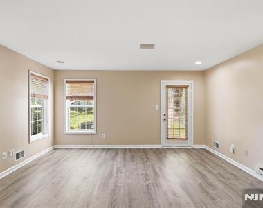 448 Hartford - Photo Thumbnail 41