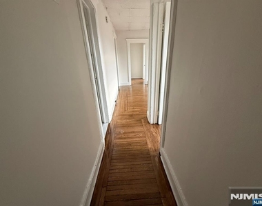 72 Hazelton - Photo Thumbnail 10