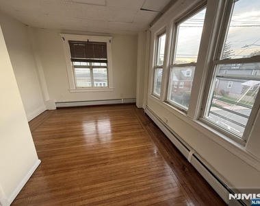 72 Hazelton - Photo Thumbnail 1