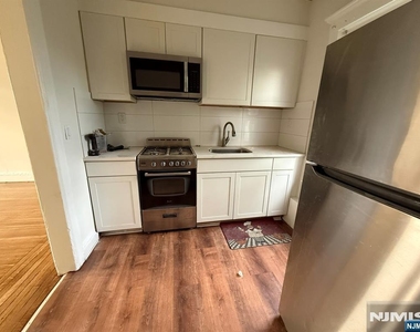 72 Hazelton - Photo Thumbnail 5
