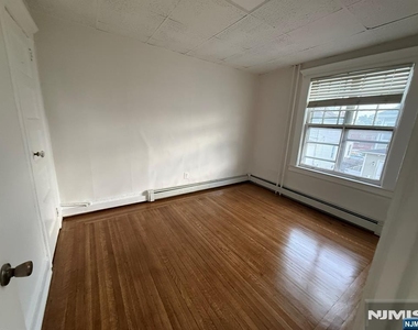 72 Hazelton - Photo Thumbnail 3
