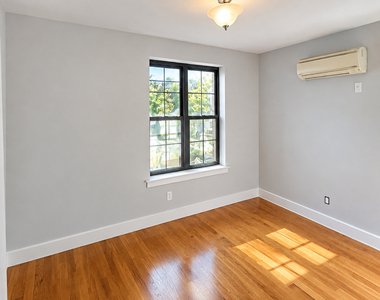 81 Carlton Avenue - Photo Thumbnail 2
