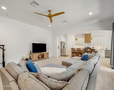 8048 Gullen Drive - Photo Thumbnail 12