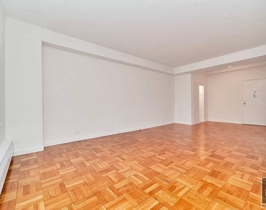 East 55 Street - Photo Thumbnail 1
