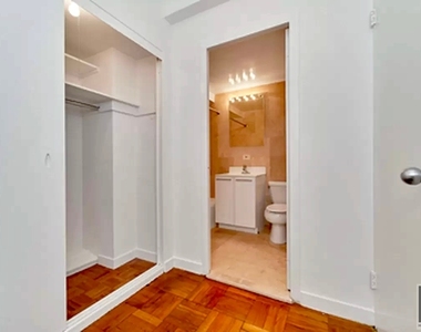 East 55 Street - Photo Thumbnail 2