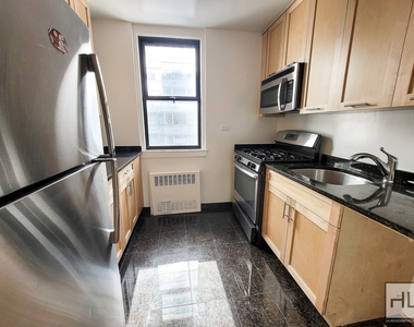 East 79th Street - Photo Thumbnail 3