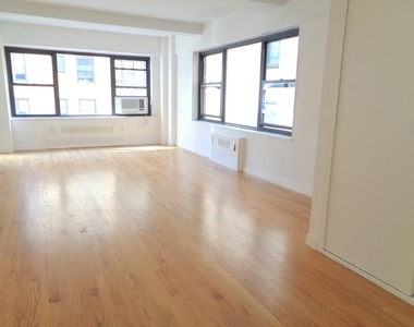 East 55 Street - Photo Thumbnail 1