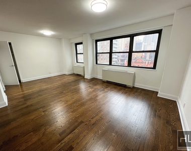 E 88th St - Photo Thumbnail 1
