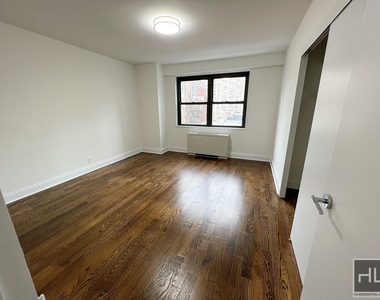 E 88th St - Photo Thumbnail 3