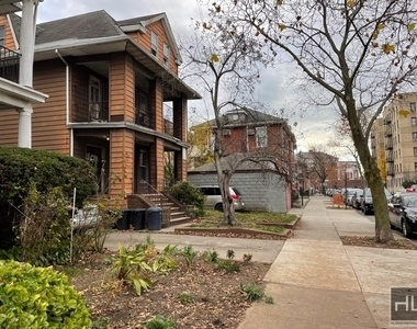 739 East 5 Street - Photo Thumbnail 14