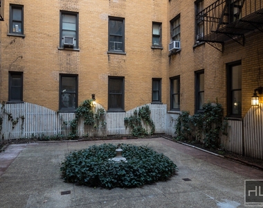 West 45 Street - Photo Thumbnail 2