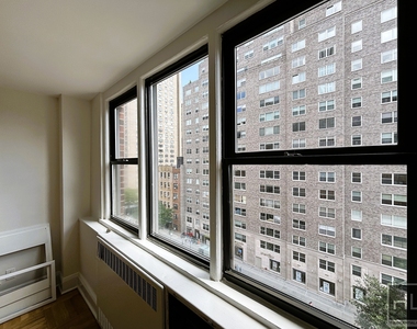 East 79th Street - Photo Thumbnail 5