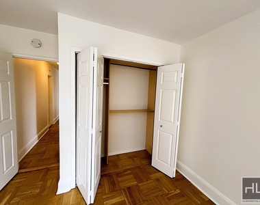 East 79th Street - Photo Thumbnail 3