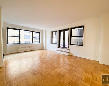 East 55 Street - Photo Thumbnail 1
