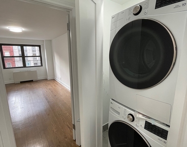 East 89th Street - Photo Thumbnail 4