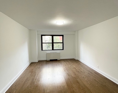 East 89th Street - Photo Thumbnail 5
