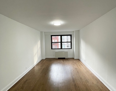 East 89th Street - Photo Thumbnail 8