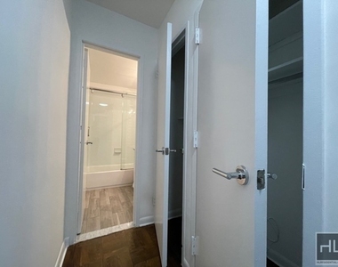 East 56 Street - Photo Thumbnail 2