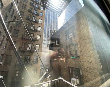 East 46 Street - Photo Thumbnail 3