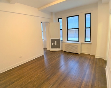 East 46 Street - Photo Thumbnail 1