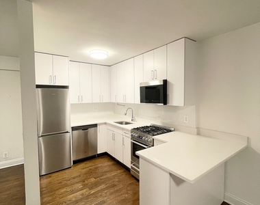 East 56 Street - Photo Thumbnail 7