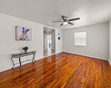 4053 41st Avenue N - Photo Thumbnail 6