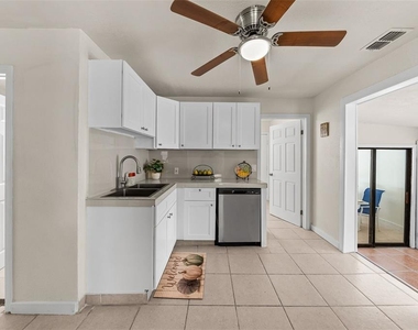 4053 41st Avenue N - Photo Thumbnail 15