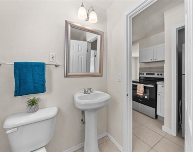 4053 41st Avenue N - Photo Thumbnail 18