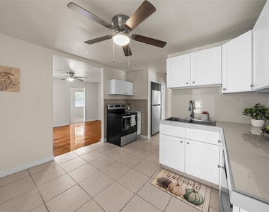 4053 41st Avenue N - Photo Thumbnail 13