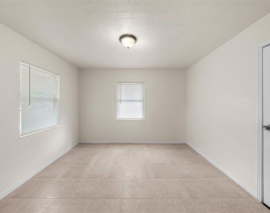 4053 41st Avenue N - Photo Thumbnail 9
