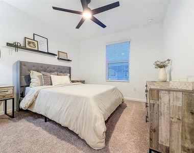 6311 Kay Morgan Lane - Photo Thumbnail 9