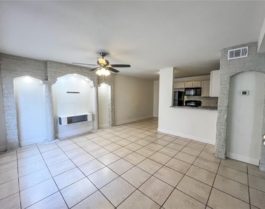 21026 Voyager Boulevard - Photo Thumbnail 2