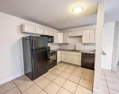 21026 Voyager Boulevard - Photo Thumbnail 3