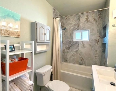 4623 Iris Street N - Photo Thumbnail 20