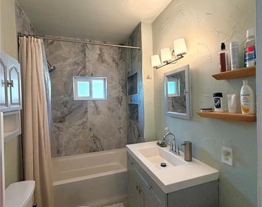 4623 Iris Street N - Photo Thumbnail 21