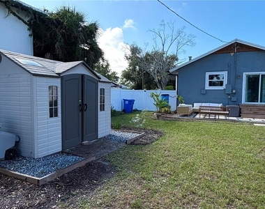 4623 Iris Street N - Photo Thumbnail 29